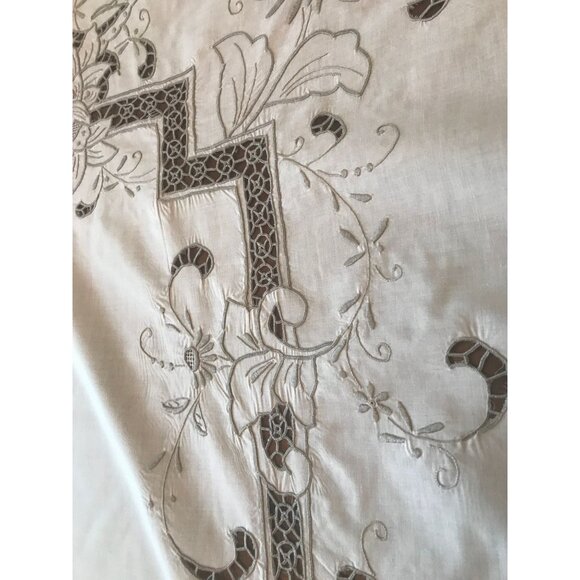Vtg 1940's Linen Embroidered Tablecloth Floral Basket Pattern  6' x 4' 11" Ivory - Picture 9 of 10